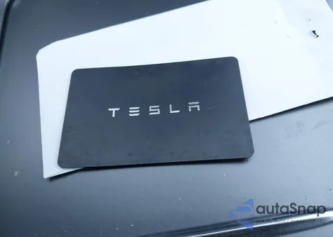 2022 Tesla Model Y Long Range Dual Motor All-Wheel Drive z USA, uszkodzony, nr VIN 7SAYGDEEXNF307424